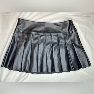 Urban Outfitters Black Mini Skirt Pleated Faux Leather Plether Size Small